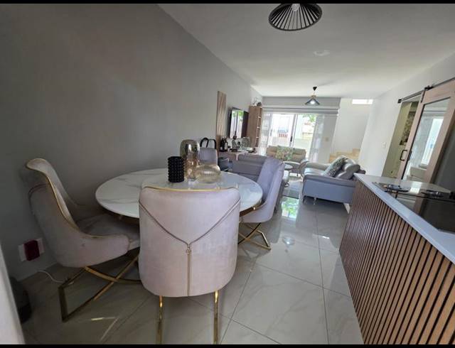 2 BEDROOM TOWNHOUSE FOR SALE IN SUNNINGHILL